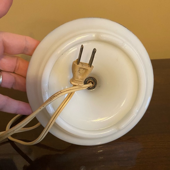 Vintage Milk Glass Lamp Dish Style Plug In Decorative Lamp Cottage Style - Picture 7 of 10